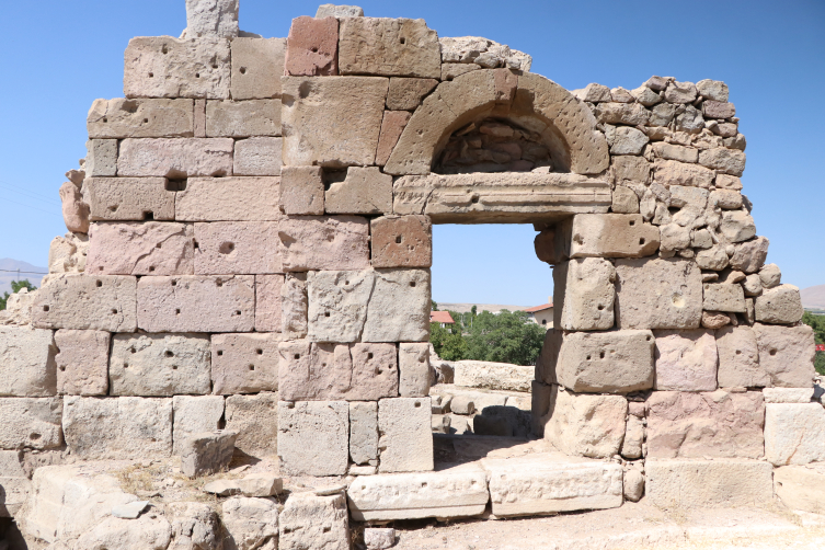 Tyana Antik Kenti'nde kilise gün yüzüne çıkarılıyor