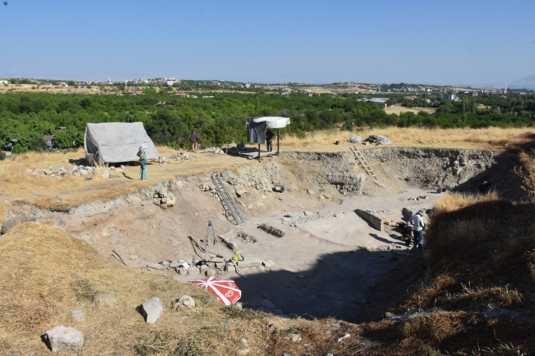 Arslantepe Höyüğü'nde 7 bin yıllık hayvan figürlü mühürler bulundu